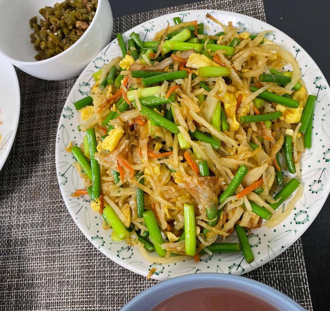 蒜苔鸡蛋炒饼 素炒饼