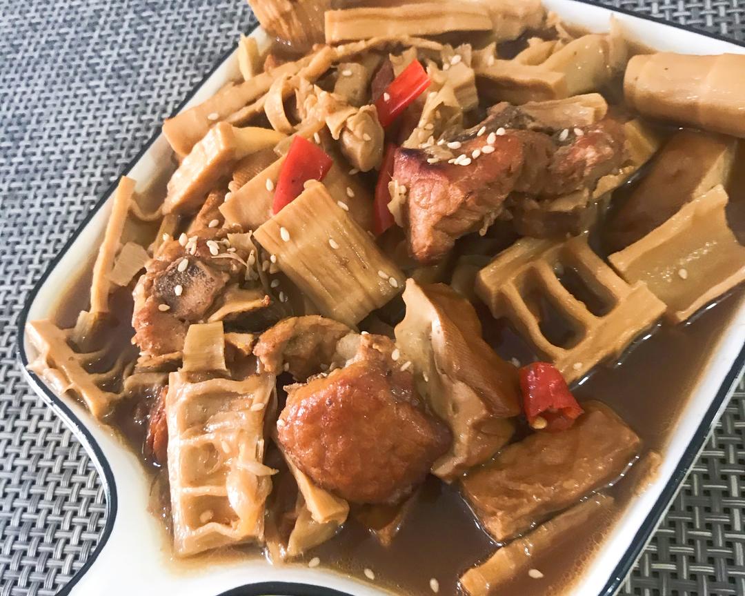 【笋干炖肉的做法步骤图,笋干炖肉怎么做好吃】陈天爱干饭_下厨房