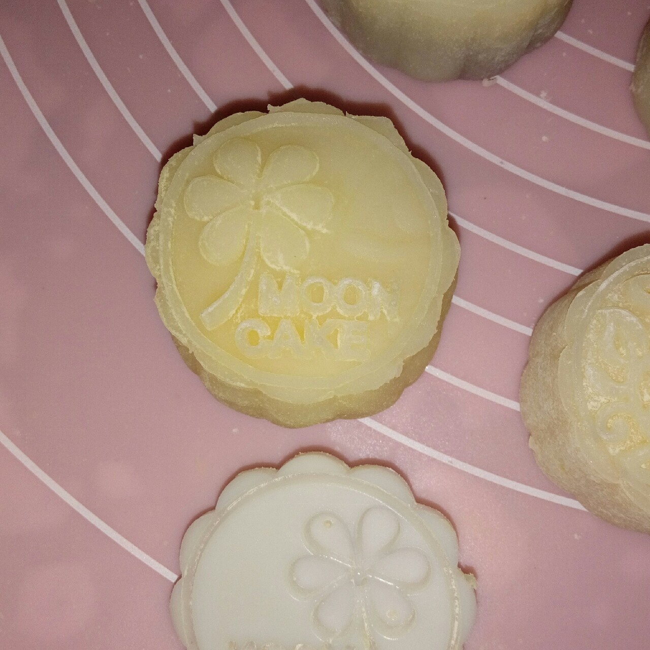 芒果芝士冰皮月饼