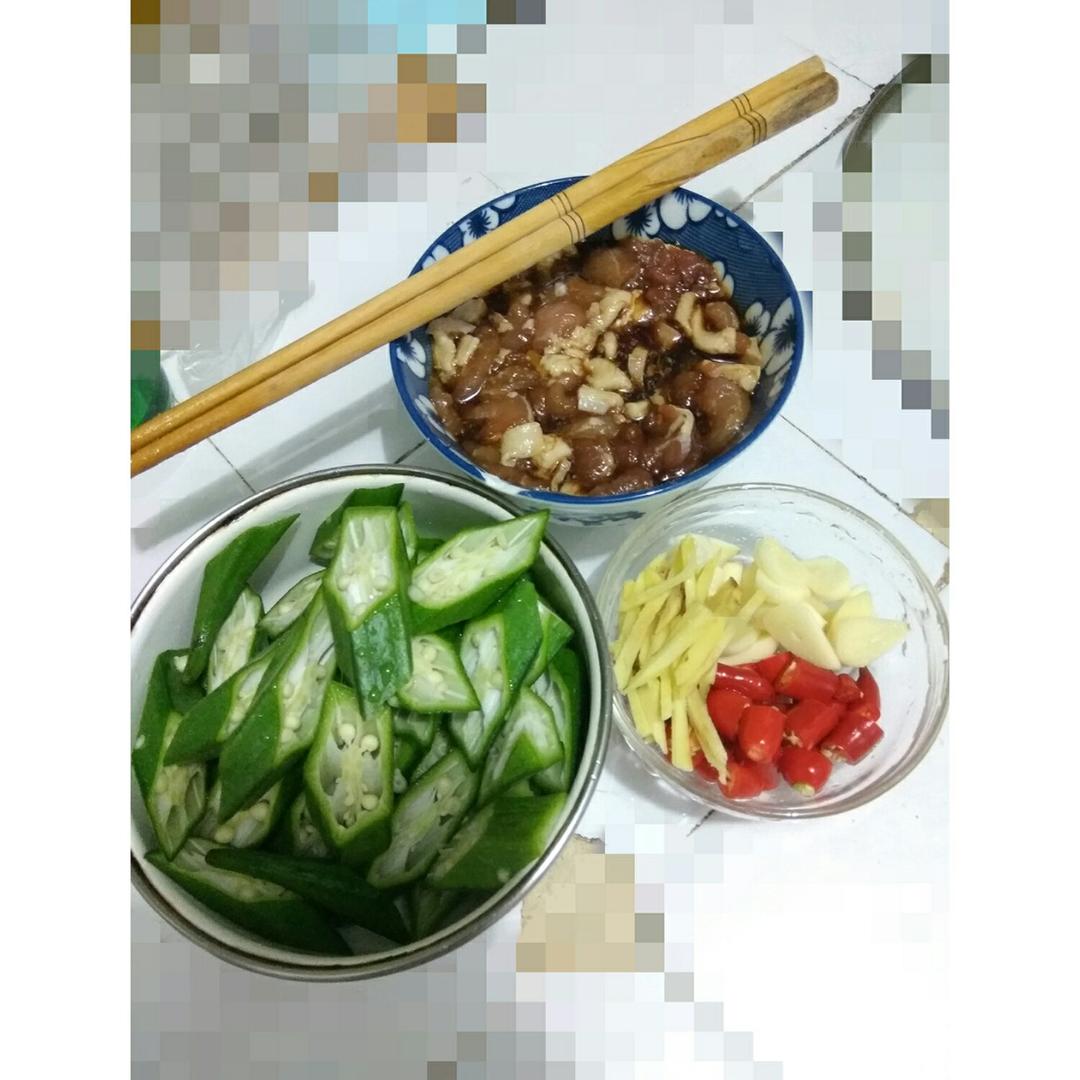 超级下饭的秋葵小炒肉