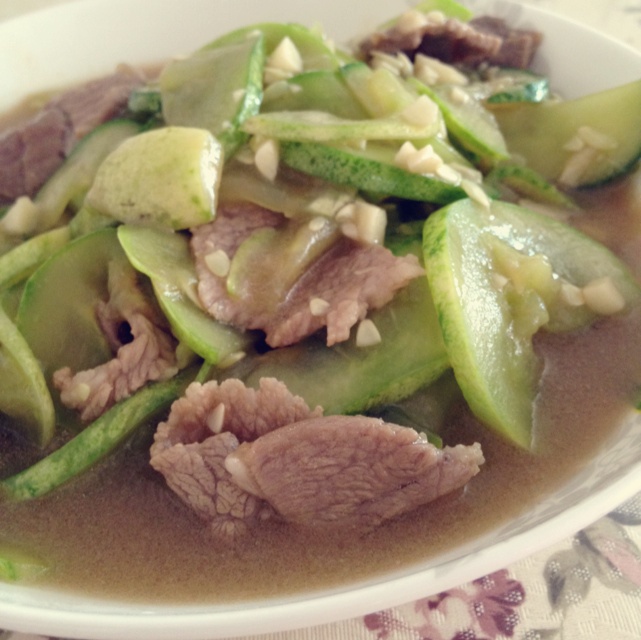 黄瓜炒肉片