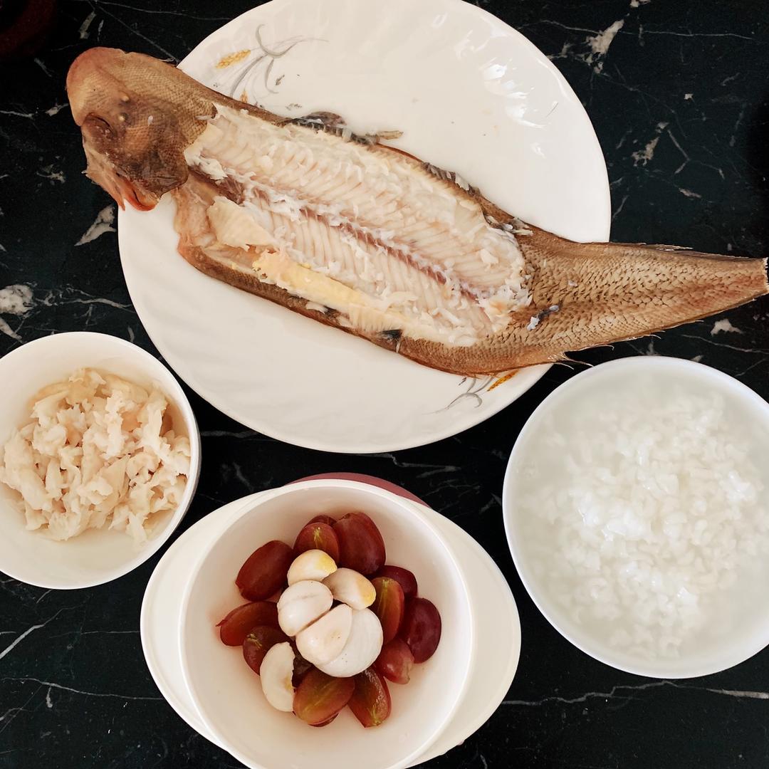 皮卡宝宝爱吃饭