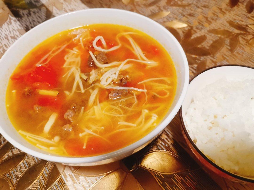 【金针菇番茄肥牛锅】