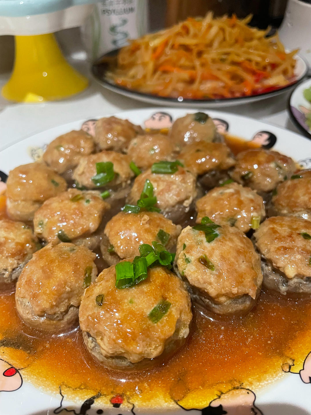 不会剩下一滴汤汁的口蘑酿肉