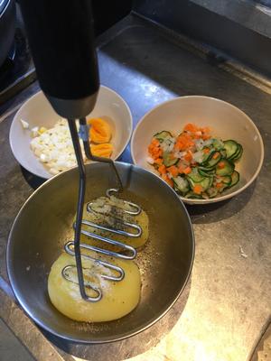 土豆泥沙拉的做法 步骤3