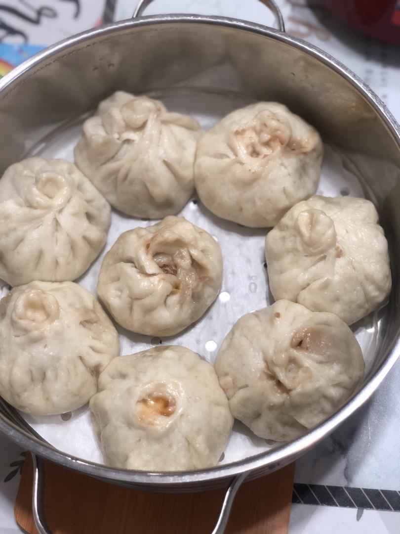 鲜嫩多汁的肉包子