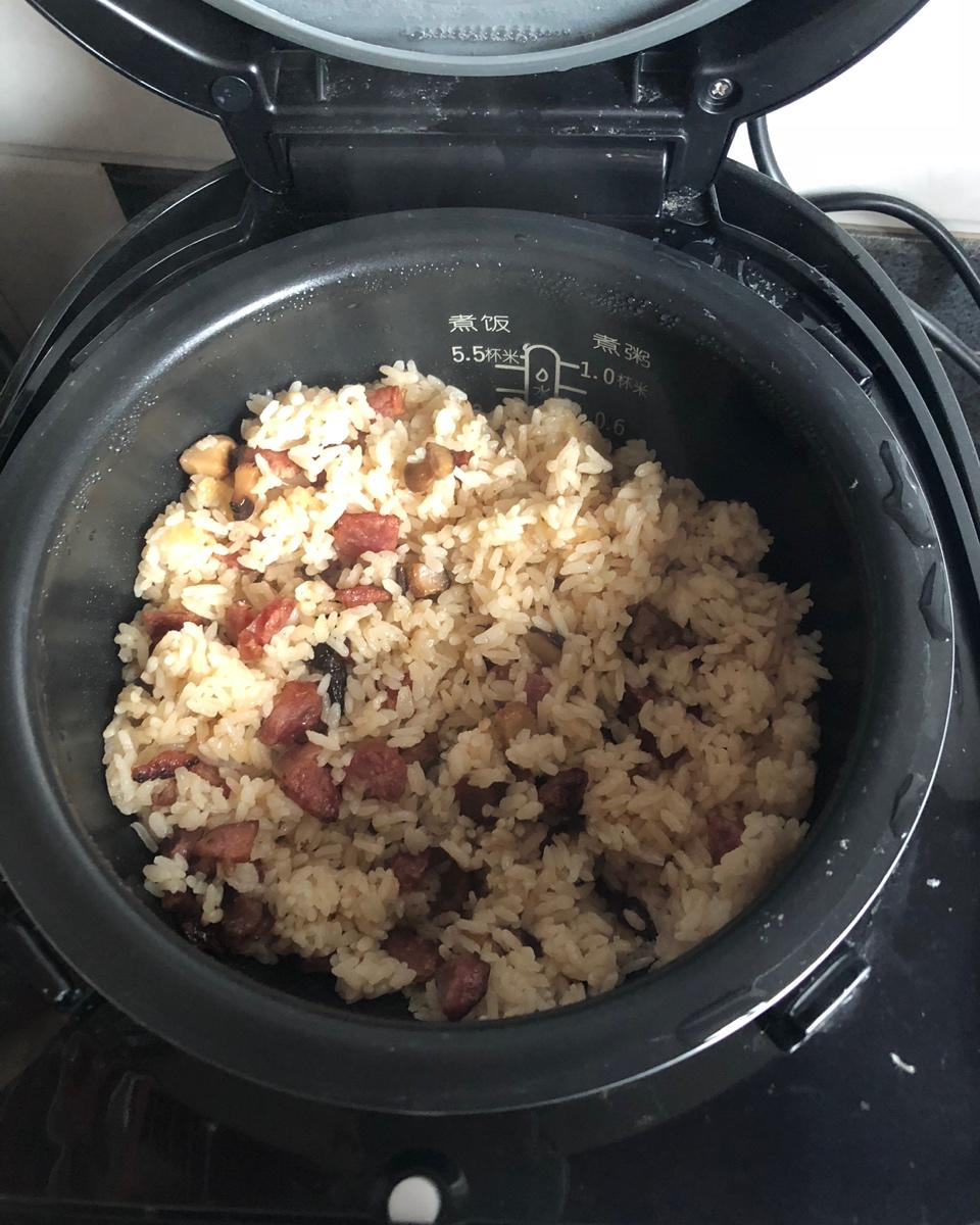 电饭锅版香菇腊肠饭