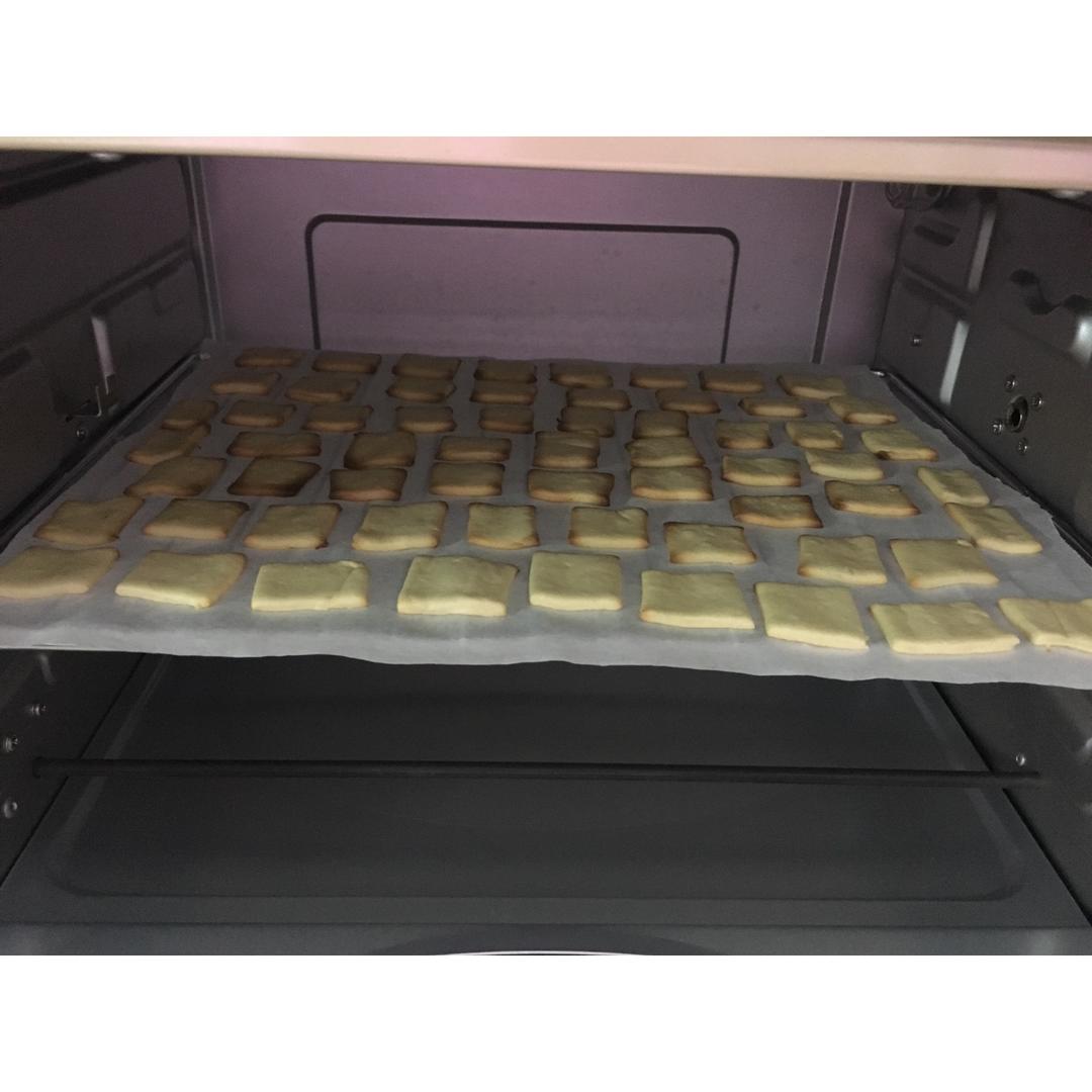 牛奶方块小饼干