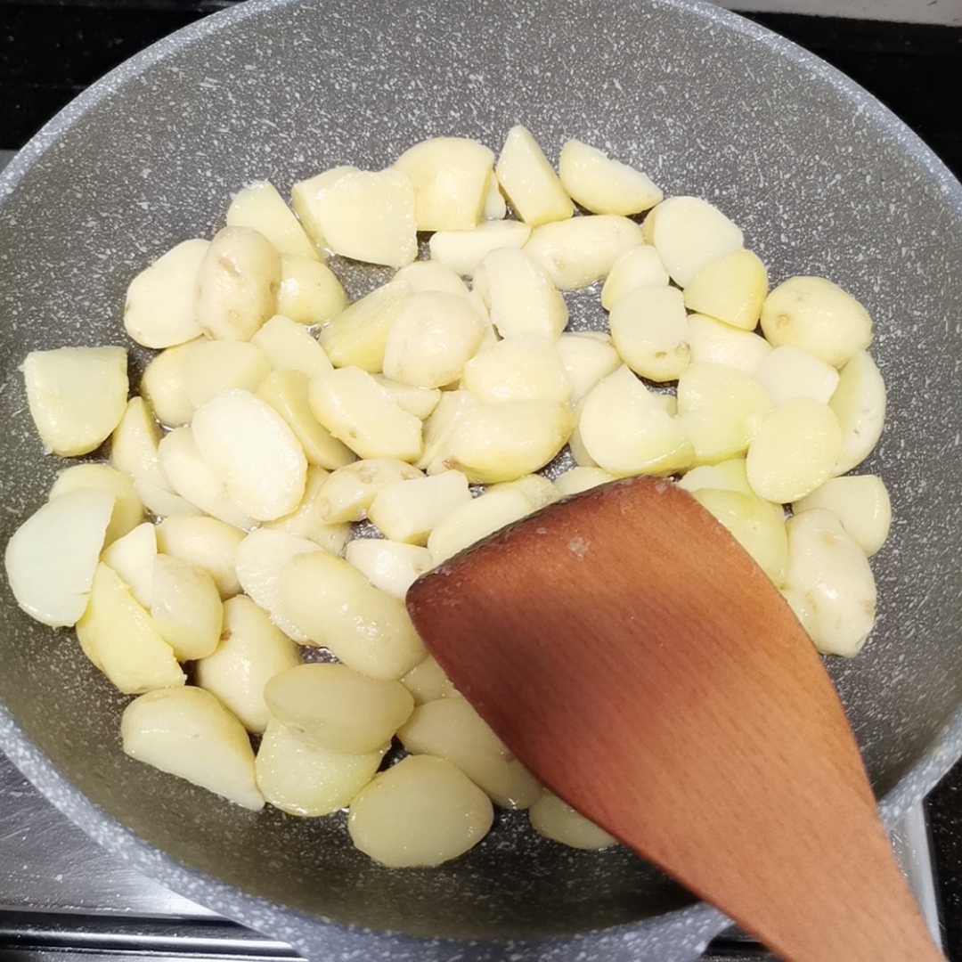 麻辣土豆块的做法 步骤3
