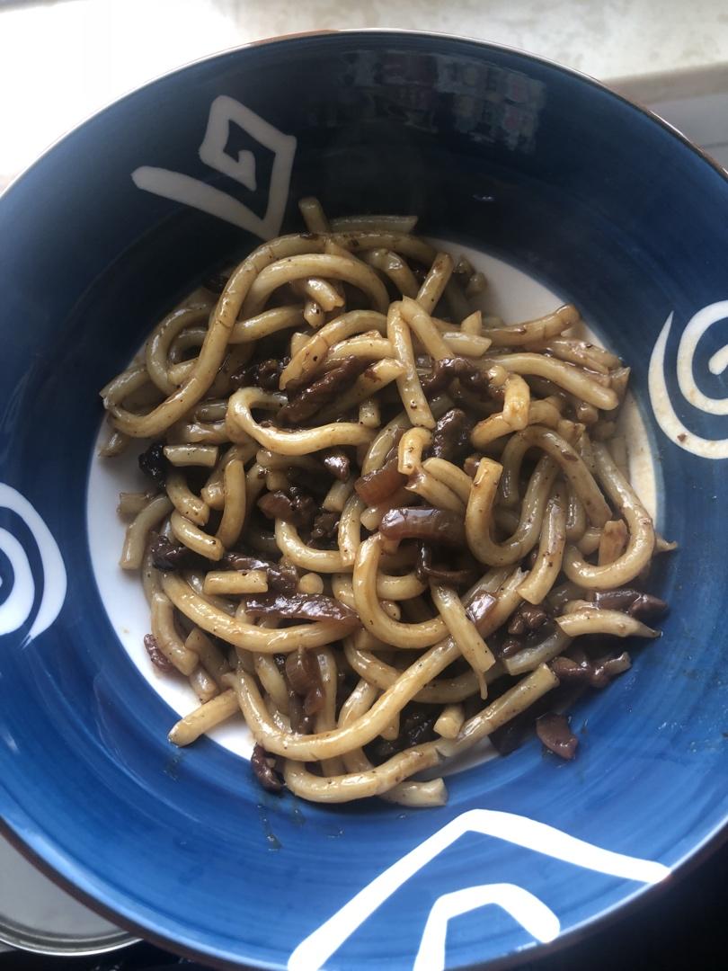 黑胡椒牛肉炒乌冬面