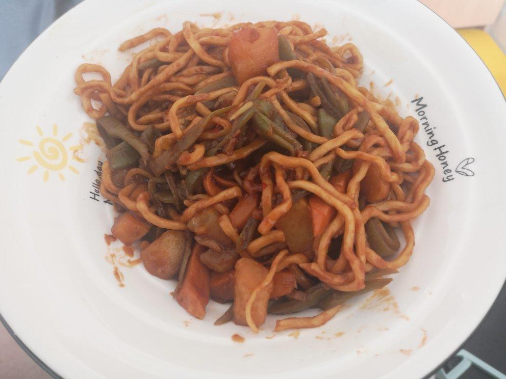 五花肉豆角土豆铁锅焖面