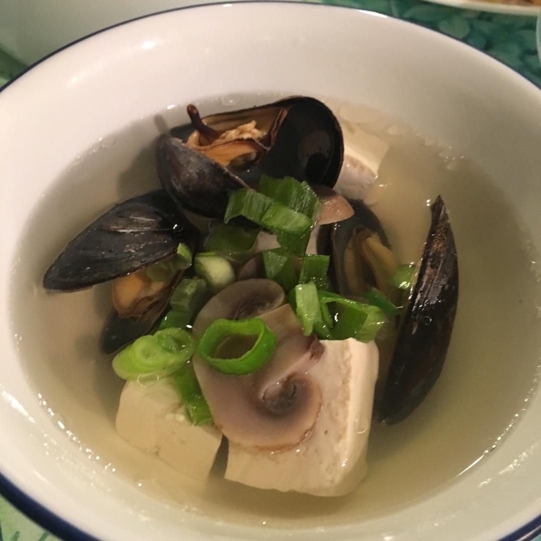 牡蛎菌菇豆腐汤