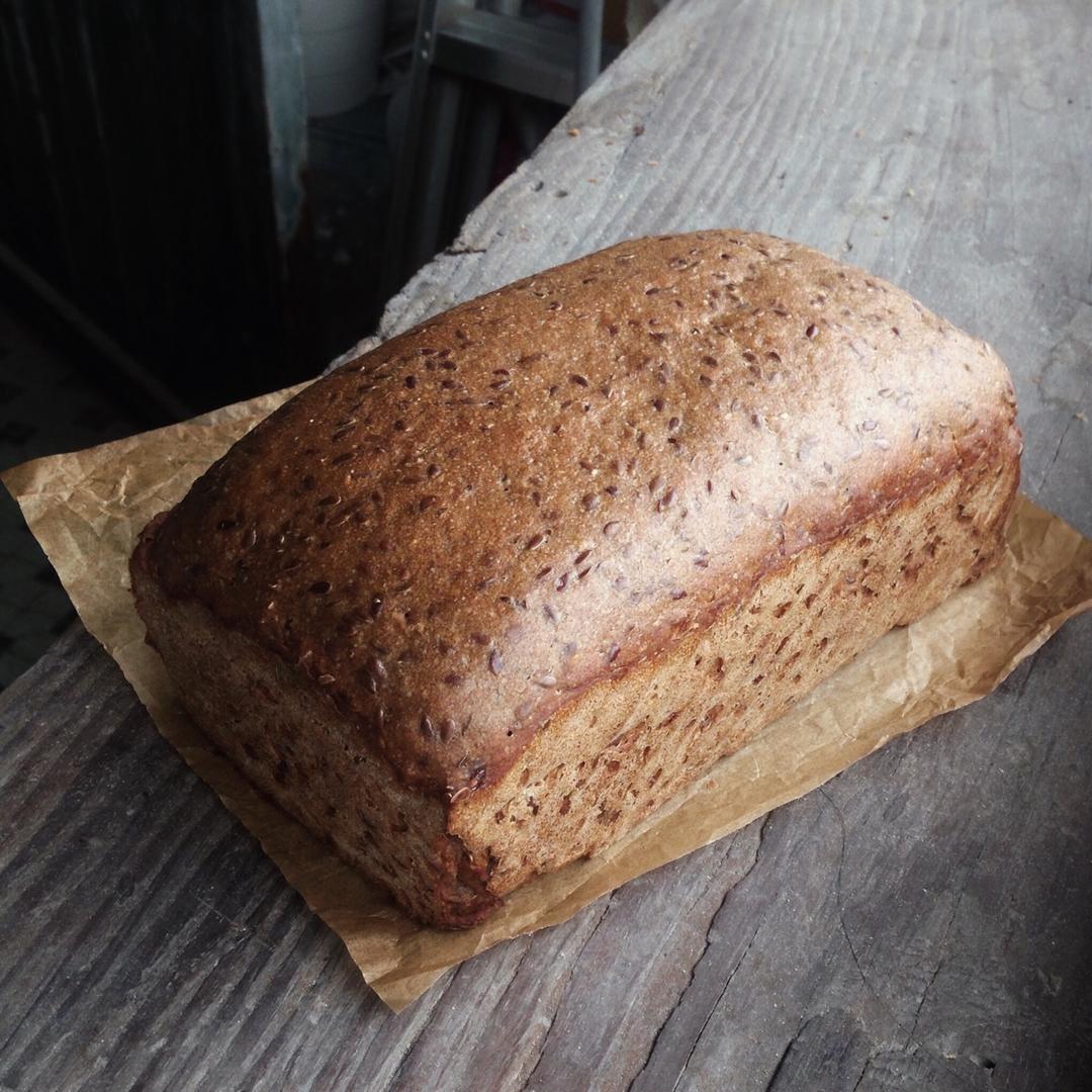 并附黑小麦和黑麦区别) 庭的尾巴做的100%纯黑麦面包(低水量无天然