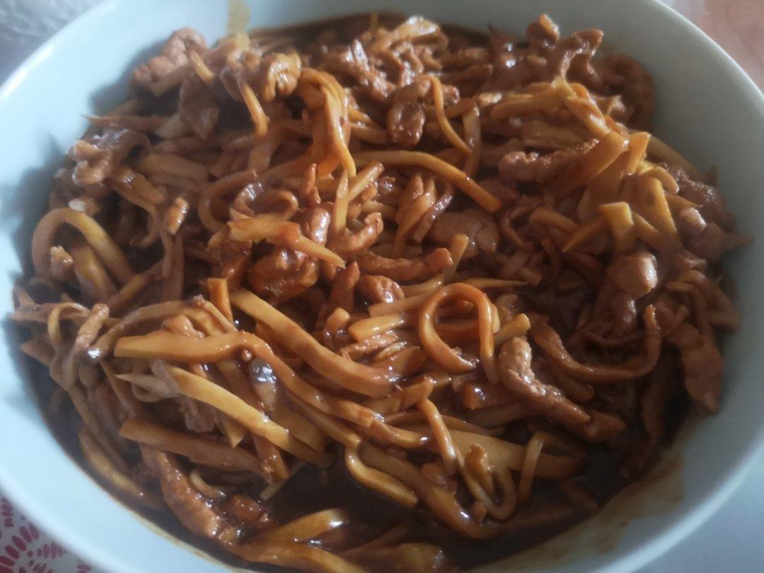 杏鲍菇炒肉丝