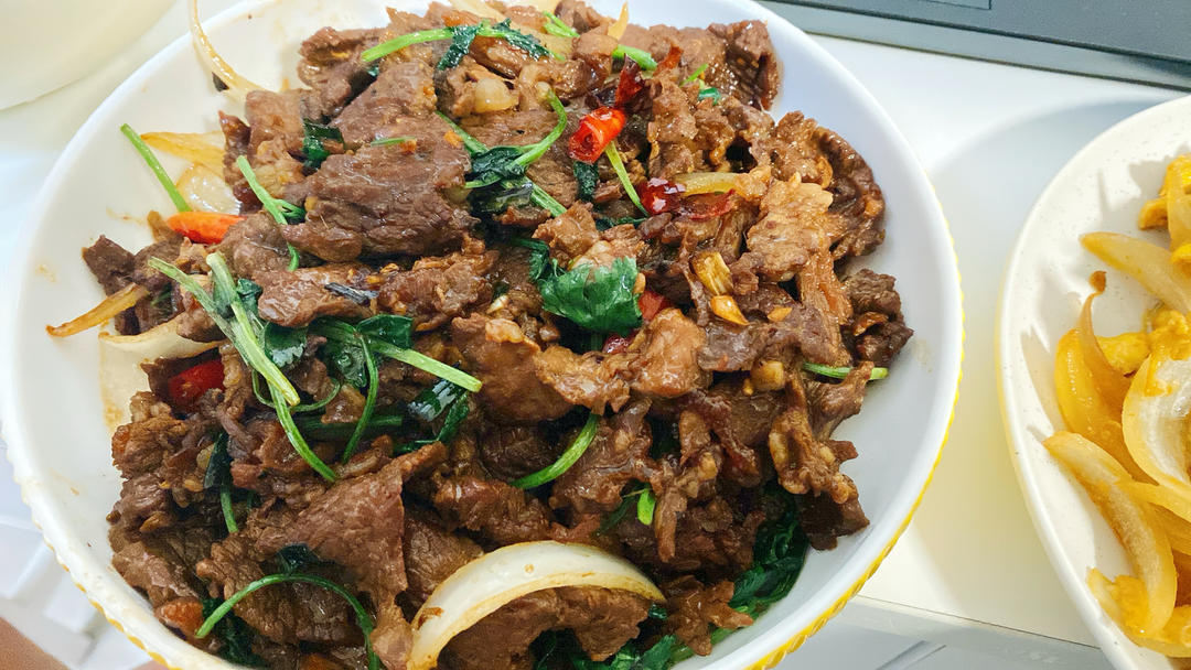 辣炒嫩牛肉！猪肉也可以用此方法炒