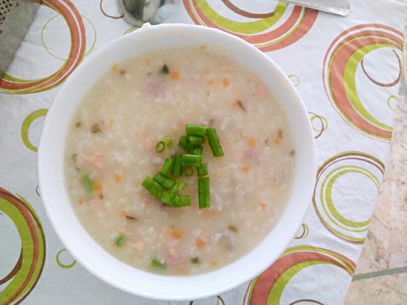 电饭煲版皮蛋瘦肉粥