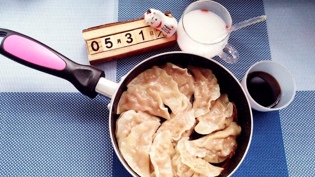 速冻饺子版锅贴