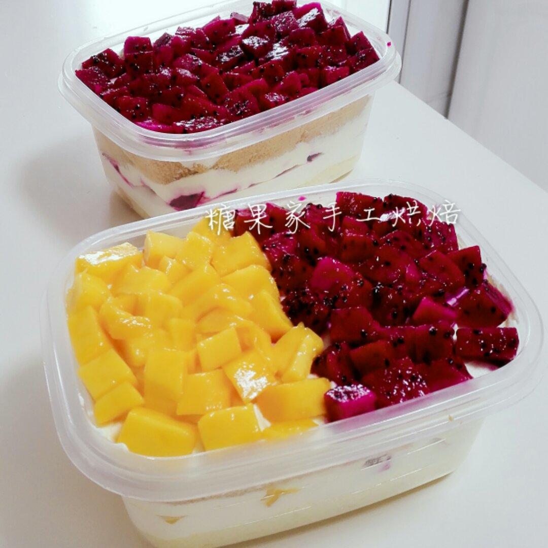 糖果百合做的蛋糕水果盒子 ★快手美味甜品★ 蛋糕胚,水果,奶油,糖