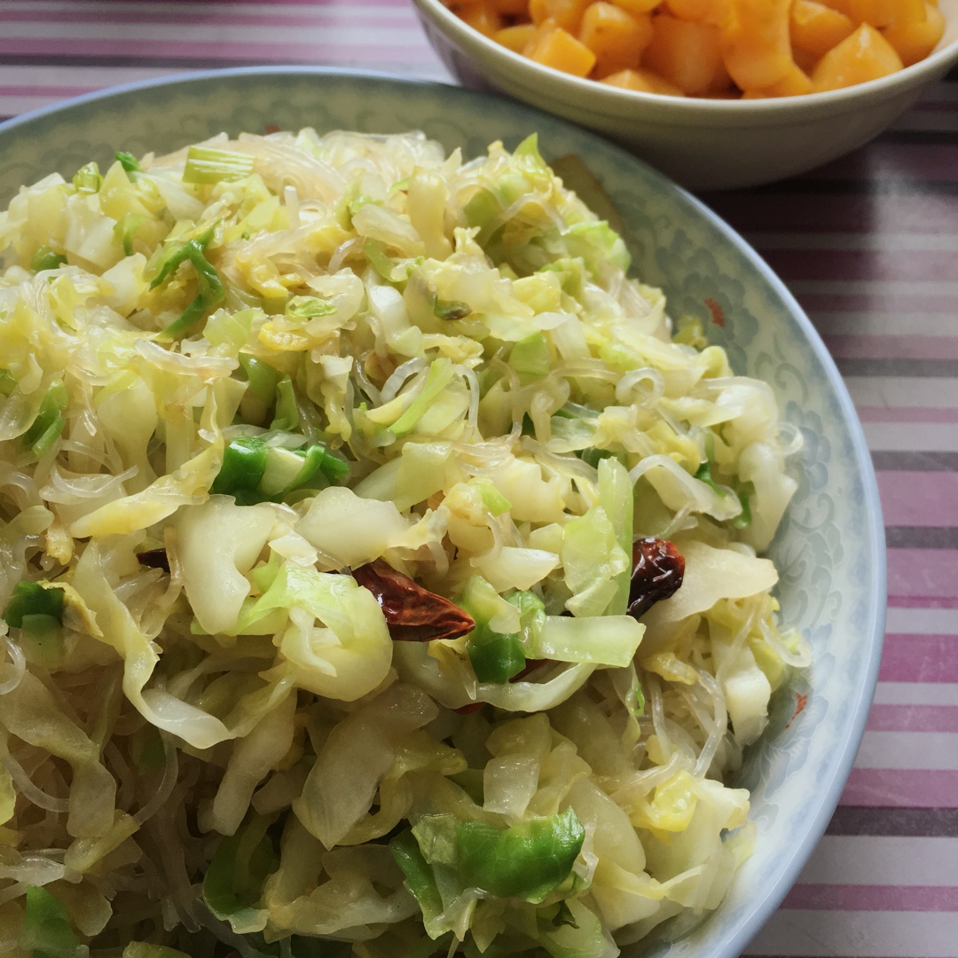 卷心菜炒粉丝 Glass noodles with Cabbage