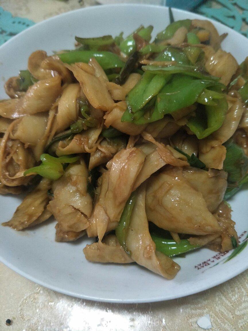 青椒炒手撕水面筋（老少皆宜）超级下饭