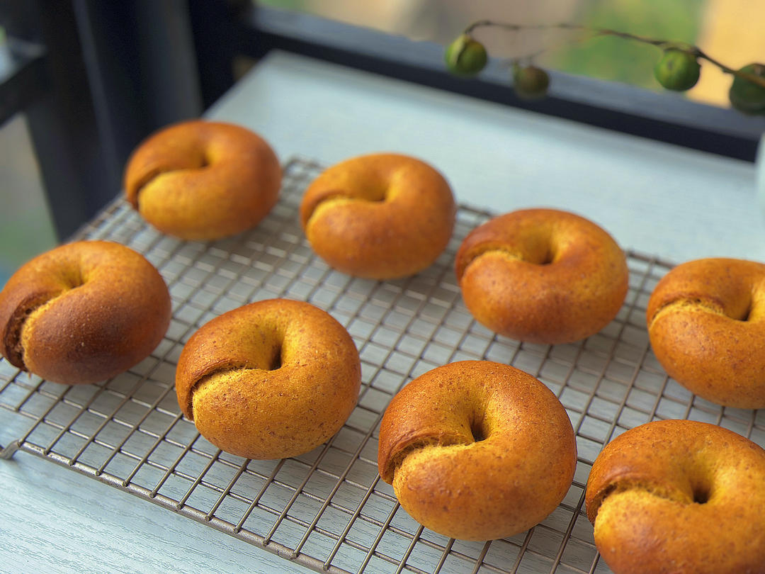 低卡饱腹，超简单但超~好吃的无油糖南瓜全麦贝果