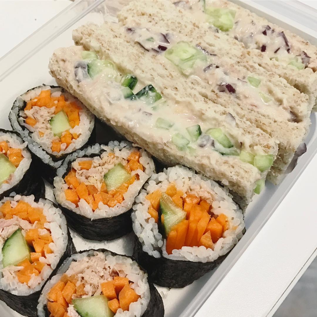金枪鱼&洋葱&黄瓜 三明治