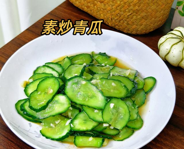 素炒青瓜,干净解腻 素炒青瓜,干净解腻