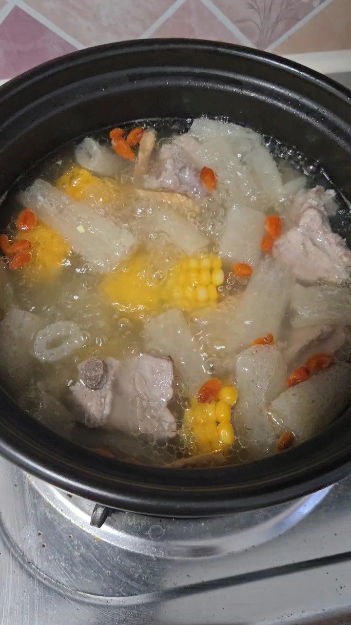 连吃三碗的玉米山药排骨汤