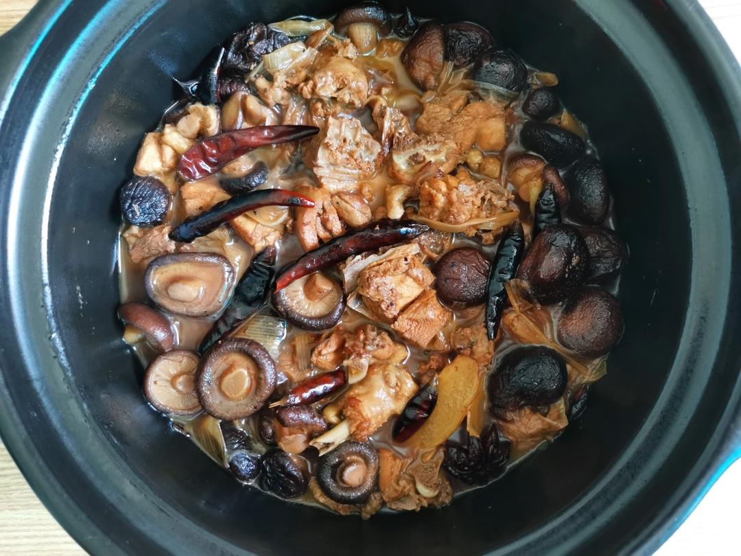 小鸡炖蘑菇(注意一步操作就香气沁人)