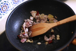 超简单的白菜炖豆皮的做法 步骤4