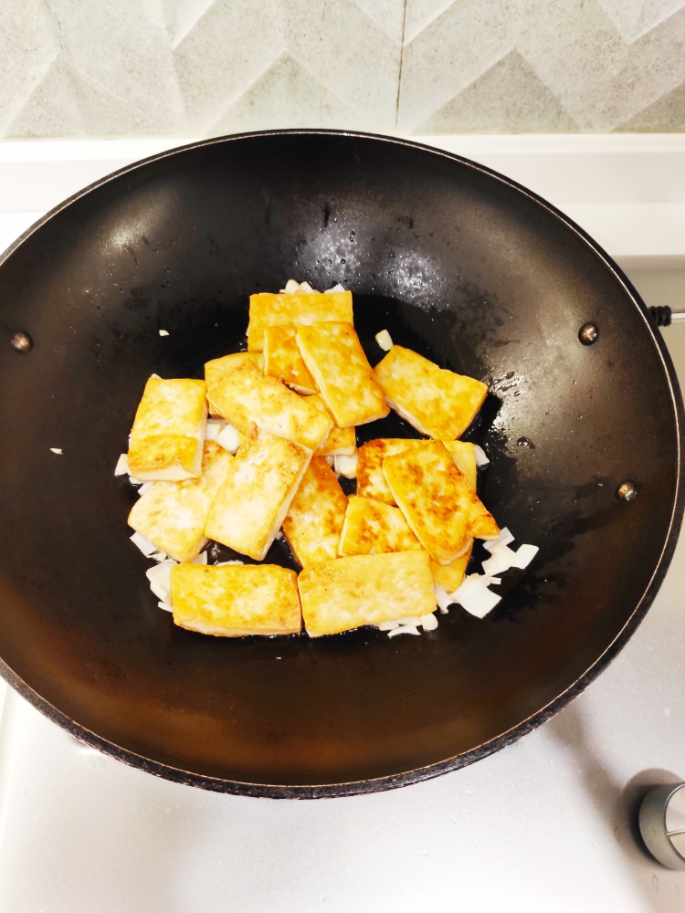 大葱烧豆腐的做法 步骤7