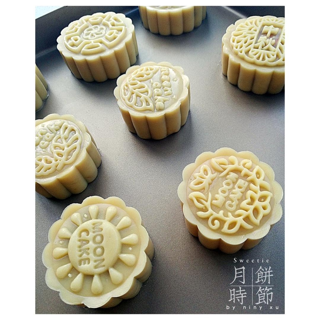 广式月饼—蛋黄莲蓉月饼