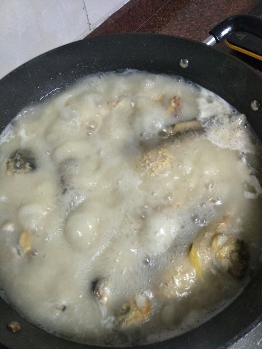 10分钟做出浓香白鱼汤（用的是下脚料哟）