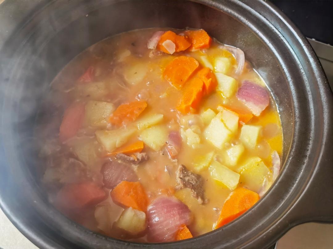 快手西红柿土豆炖牛肉