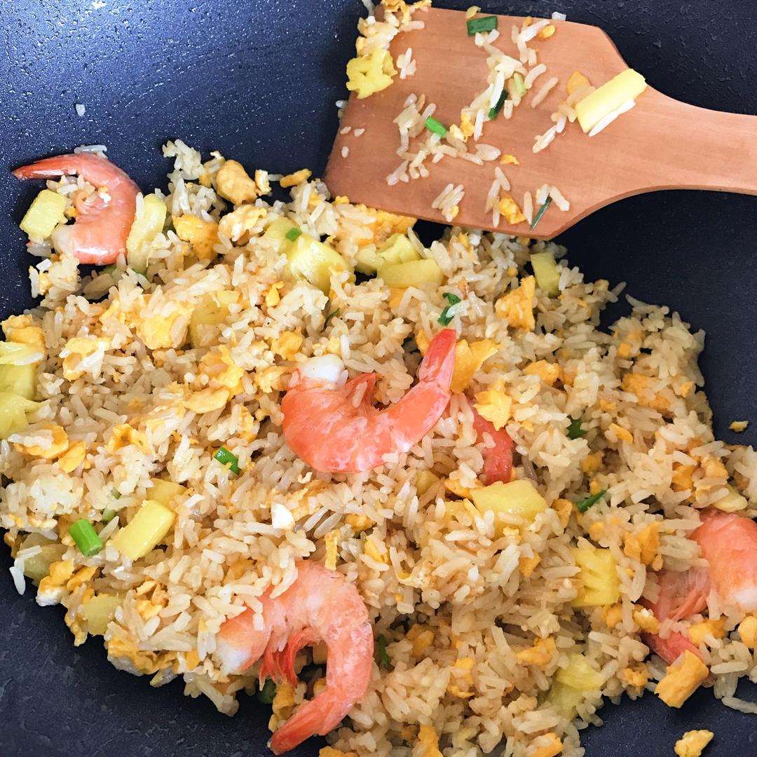 虾仁菠萝炒饭