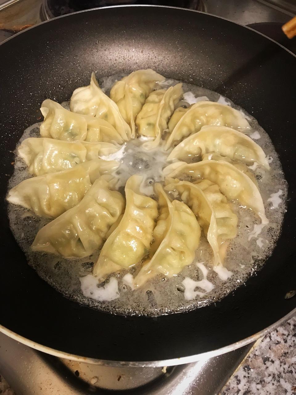三鲜锅贴