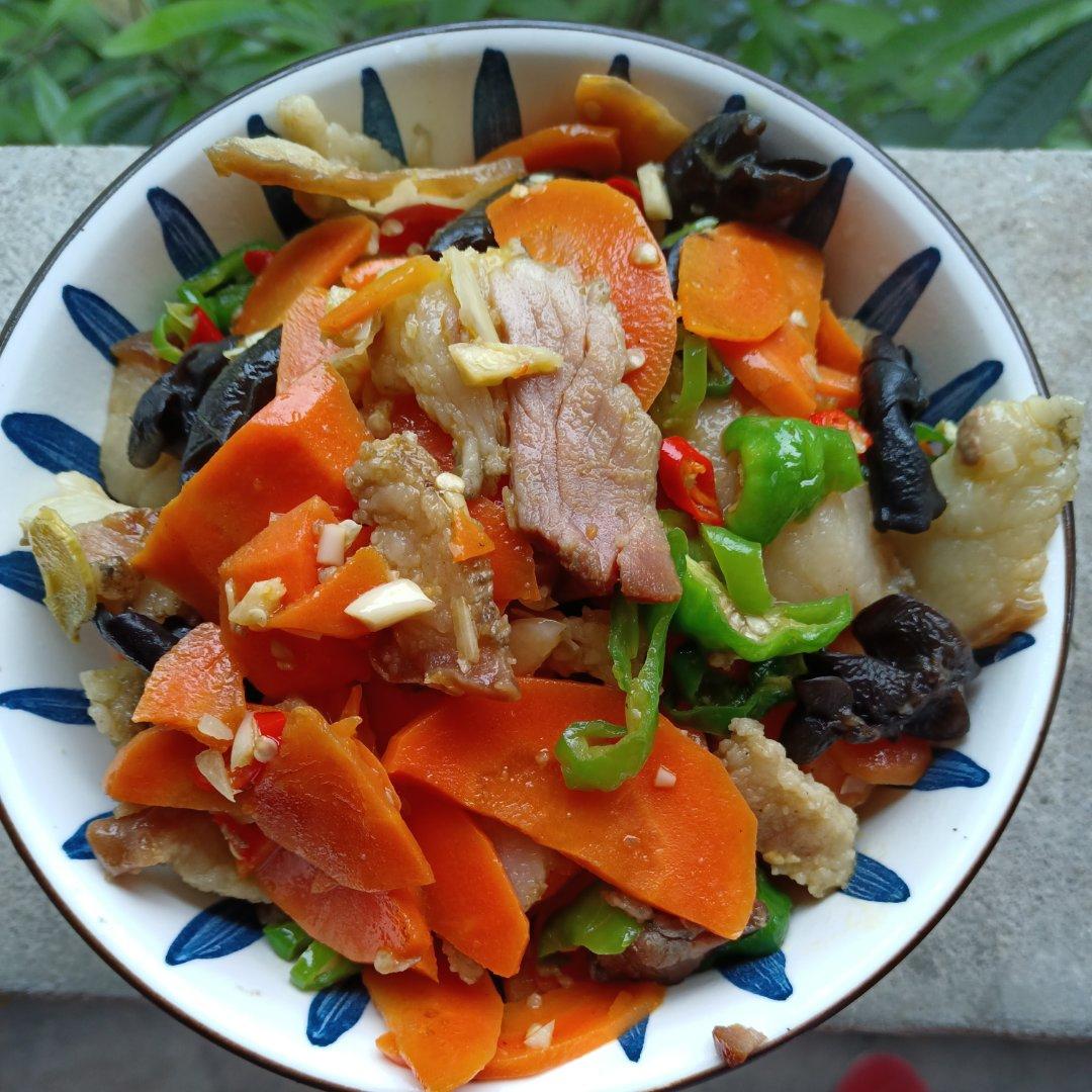 炒四色（黑木耳，红萝卜，西兰花，腊肉）