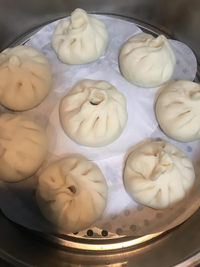 松软多汁的肉包子