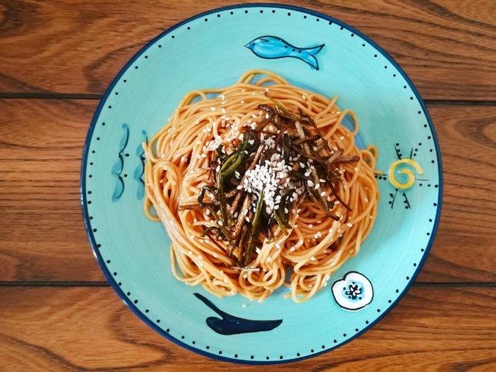 葱油拌面Spring Onion Noodles