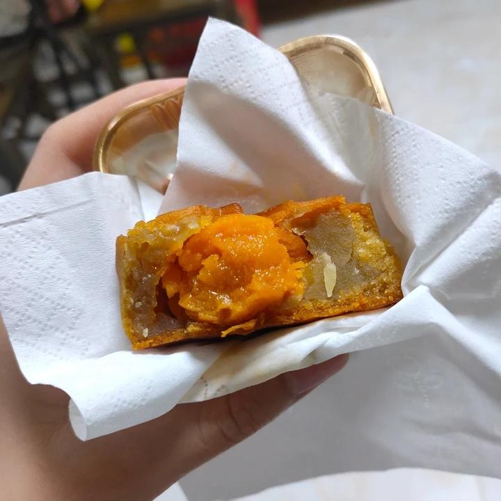 广式月饼——蛋黄莲蓉月饼