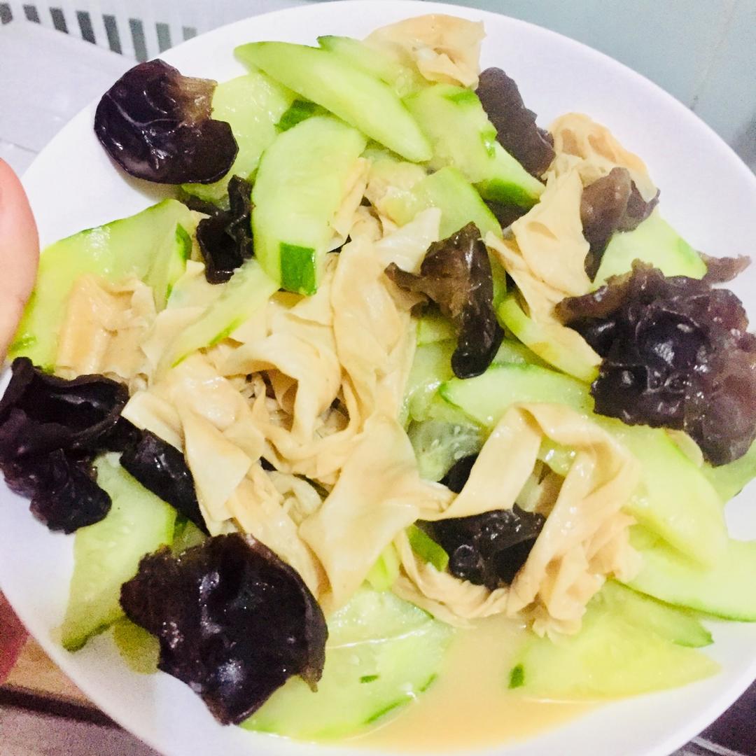 腐竹木耳黄瓜炒