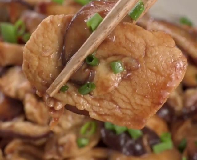 蚝油鸡胸肉炒香菇的做法