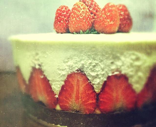 冻奶酪草莓蛋糕（冻酸奶芝士蛋糕）的做法