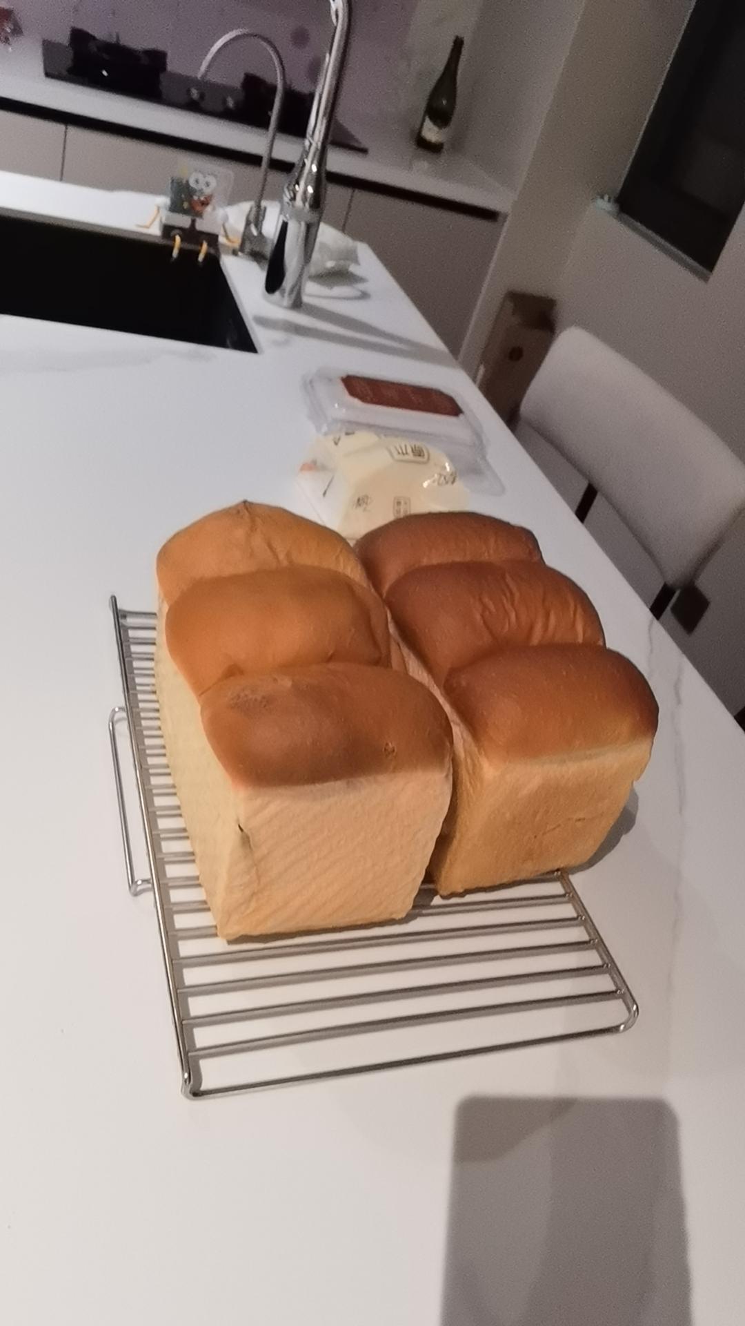 奶香纯粹的重料淡奶油吐司