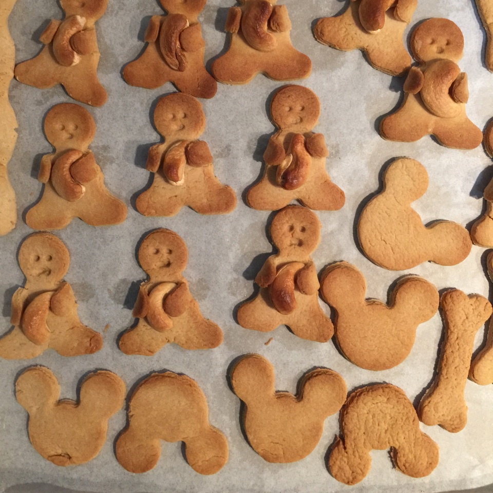 Rugby Football Bear Biscuits 抱杏仁儿的小熊饼干（还可以制作可烘焙的M&M豆版本）by あっ、 妄想