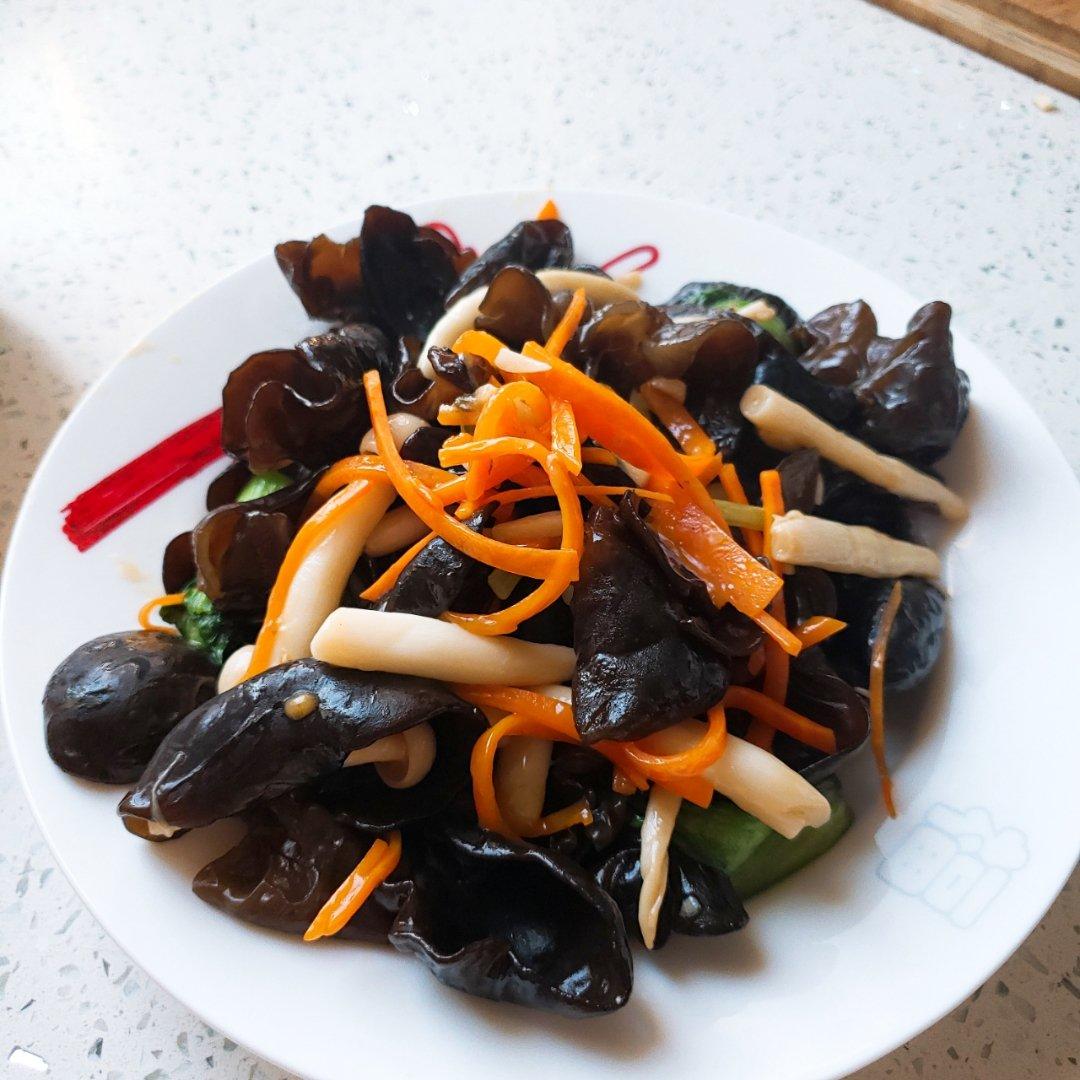海鲜菇炒木耳