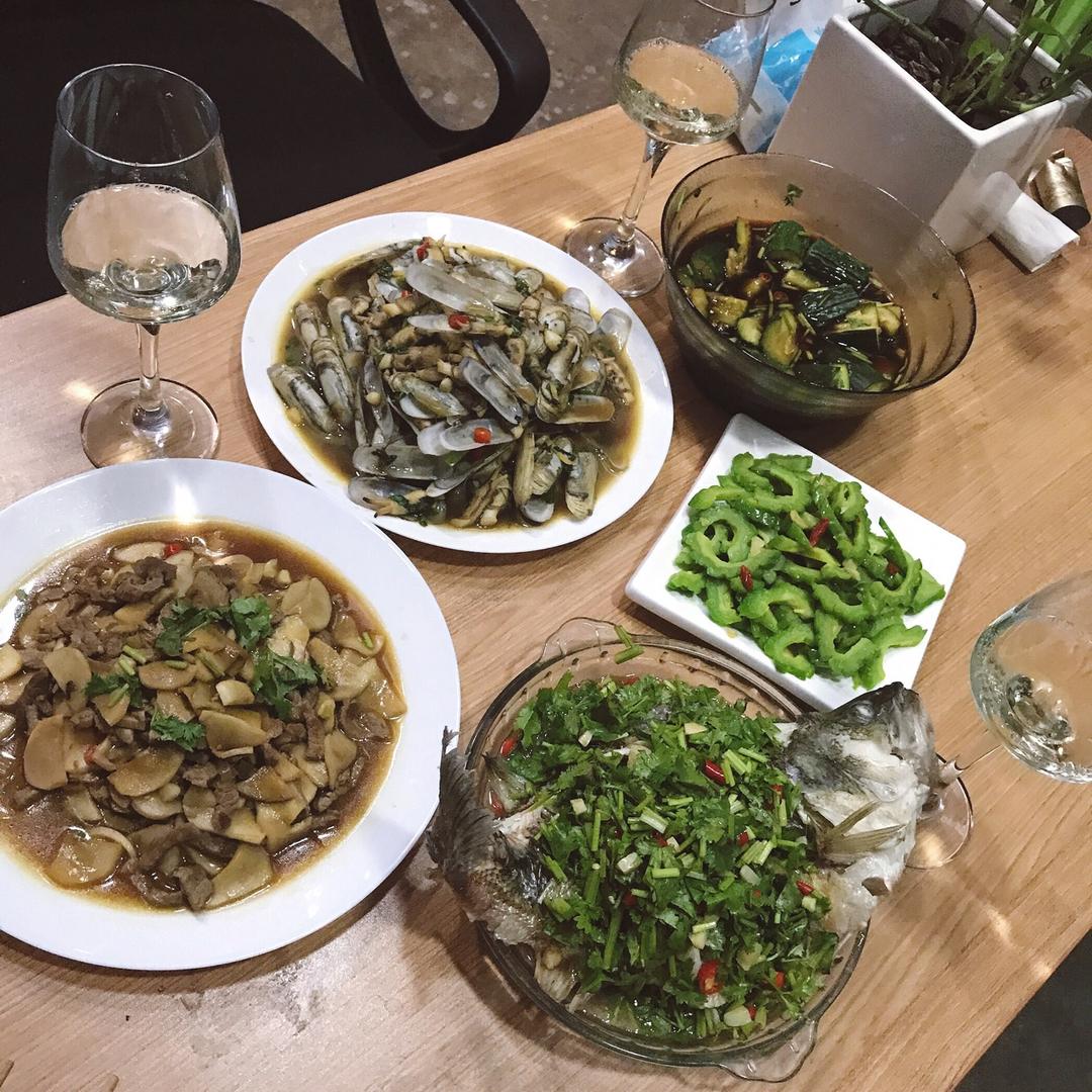 泰式蒸鱼：面朝大海，春暖花开，我反手就蒸了个鱼【曼达小馆】