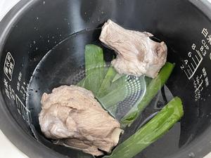 棒骨萝卜海带汤的做法 步骤2