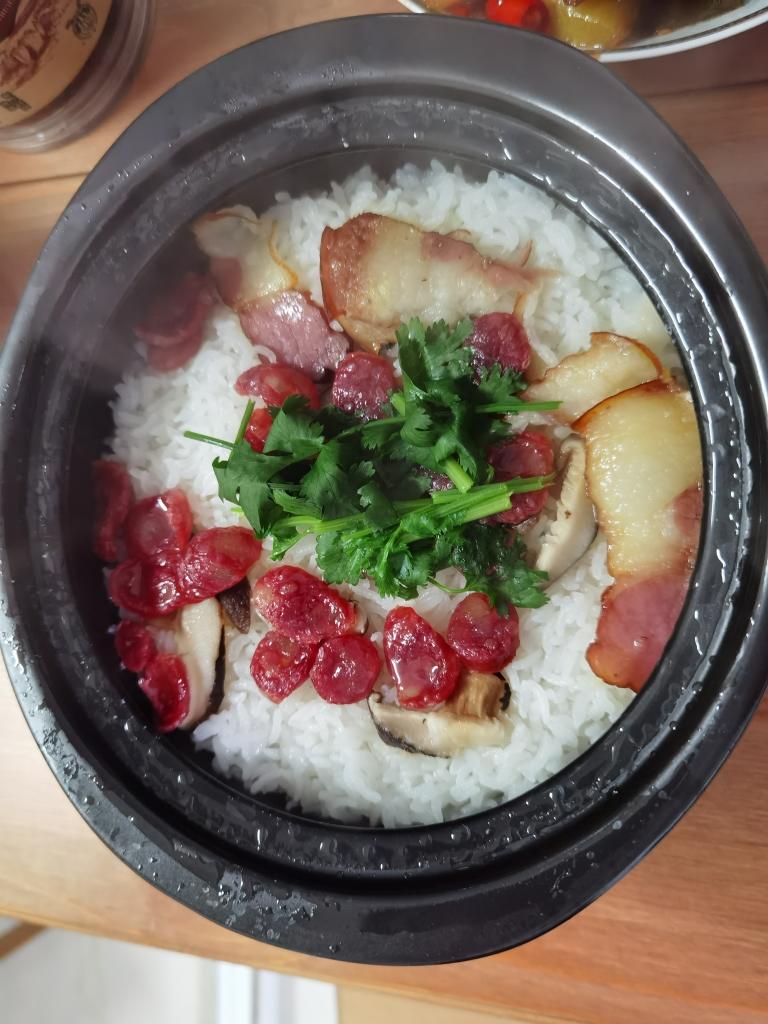腊肉腊肠煲仔饭