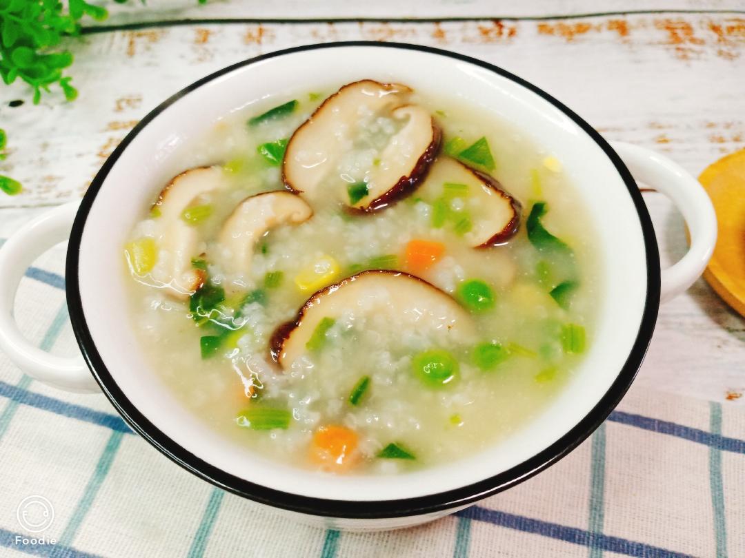 香菇蔬菜粥，早餐来一碗，好喝又营养的做法
